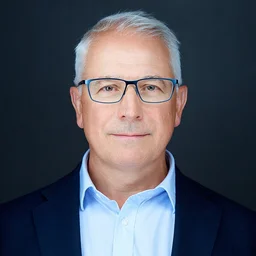 Varga Zoltán bútorasztalos mester, MODELLO Intézet